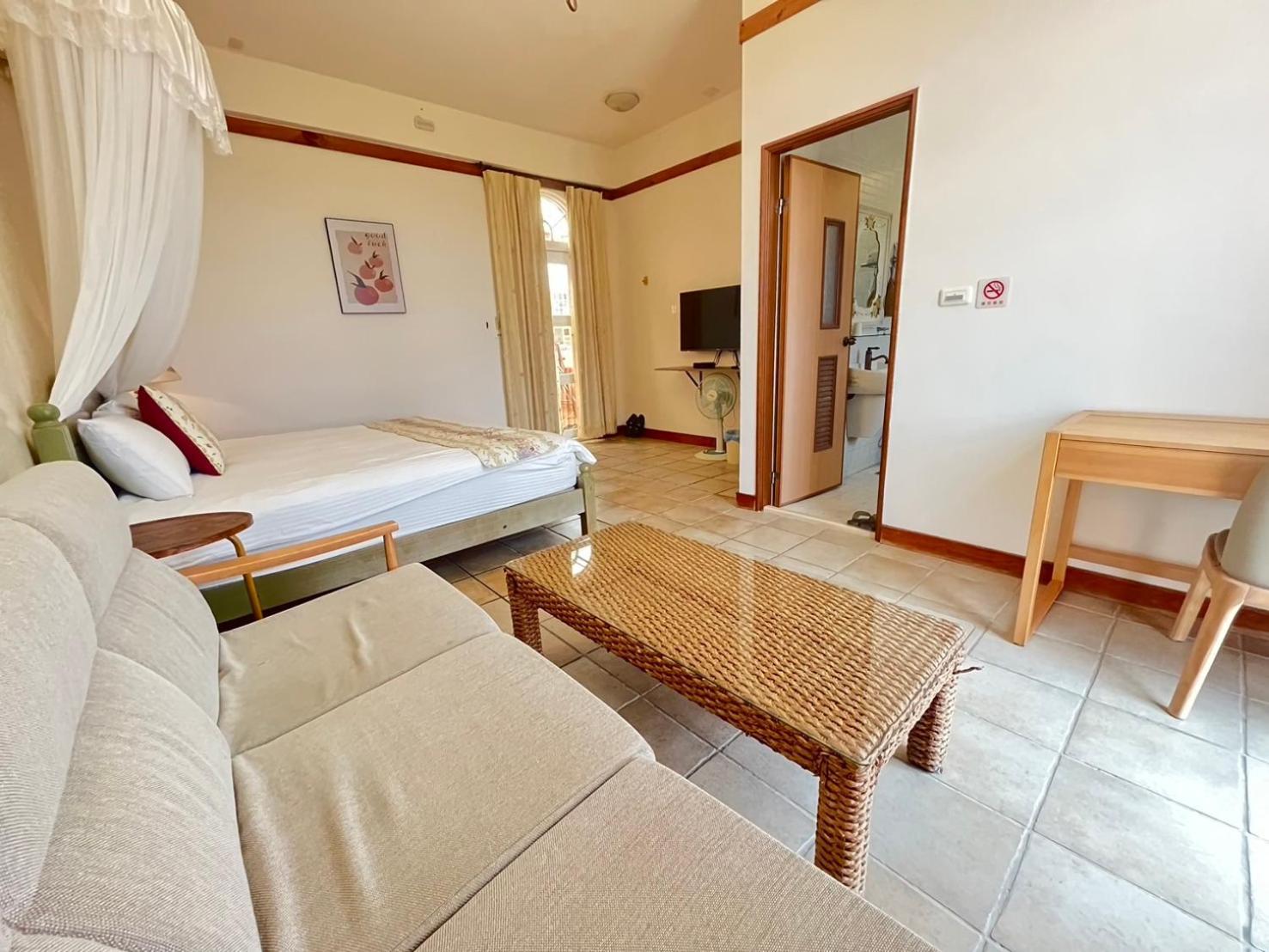 Bed and Breakfast Kenting Avignon Heng-ch'un Exterior foto